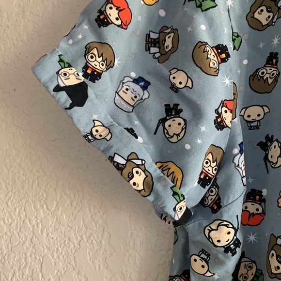 Harry Potter print top. Front tie at bottom - Picture 4 of 7